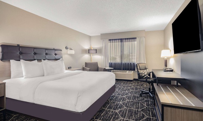 Evansville Hotel | La Quinta Inn & Suites by Wyndham Evansville