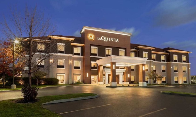 Lackawanna Hotel | La Quinta Inn & Suites by Wyndham Lackawanna