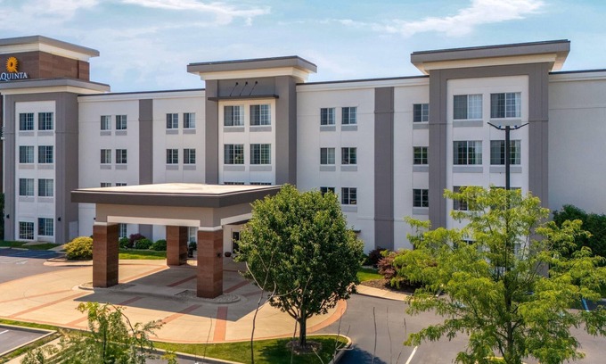 Columbus Hotel | La Quinta Inn & Suites by Wyndham Columbus - Edinburgh