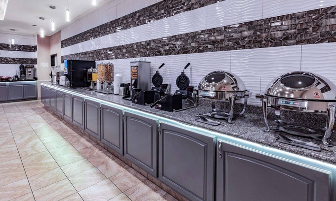 Garland Hotel | La Quinta Inn & Suites by Wyndham Garland Harbor Point