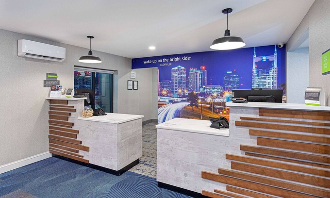 Nashville Hotel | La Quinta Inn & Suites by Wyndham Nashville Airport