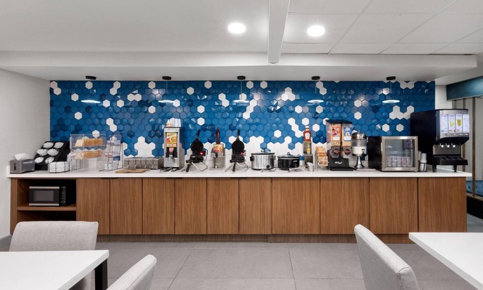 Stafford Hotel | La Quinta Inn & Suites by Wyndham Houston Stafford Sugarland