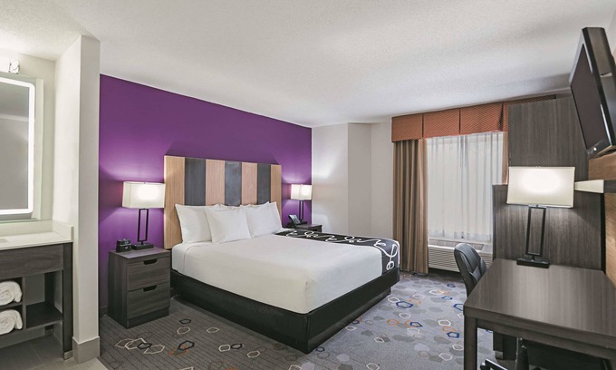 Brooklyn Park Hotel | La Quinta Inn & Suites by Wyndham Minneapolis Northwest