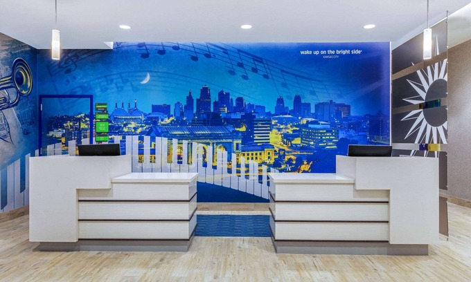 Kansas City Hotel | La Quinta Inn & Suites by Wyndham Kansas City Beacon Hill