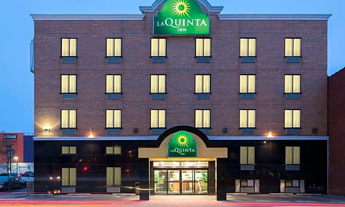 Queens Hotel | La Quinta Inn by Wyndham Queens (New York City)