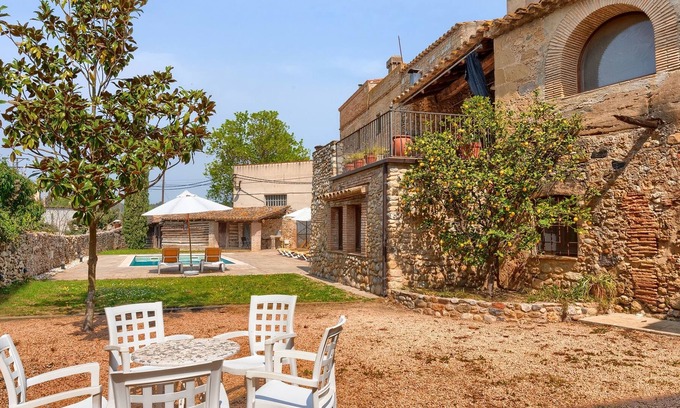 Pontos House | La requisa. House for 15 people in a cozy town