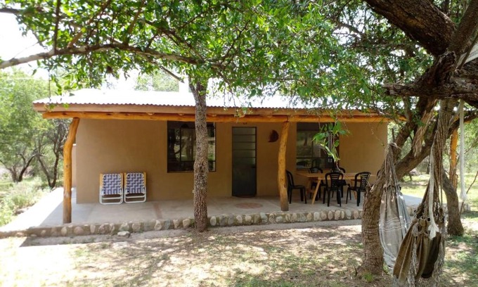 Las Rosas House | La Roja y Barro tal vez