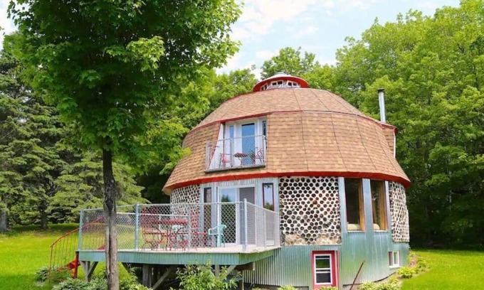 Mauricie Cabin | La Rotonde - Self-sufficient circular log cabin