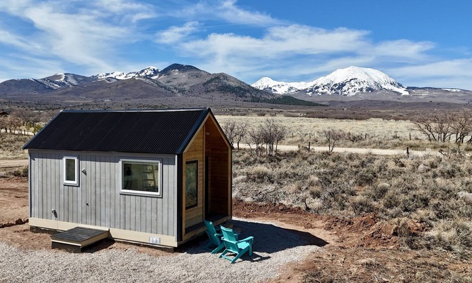 La Sal Apartment | La Sal Lookout – A Tiny Retreat with Big Views