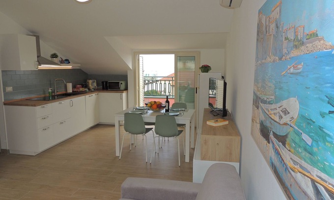 Stazzo Apartment | La Scogliera Apartment -50 m from the sea with breathtaking views of the sea and Mount Etna