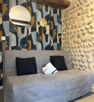 Le Chalon Apartment | La Source Bleue