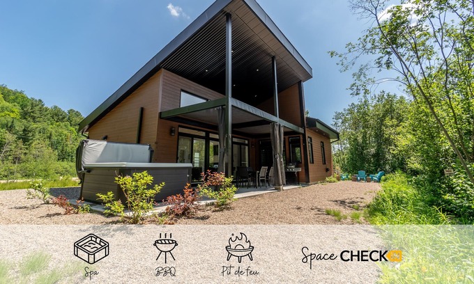 Saint-Alphonse-Rodriguez Ski Chalet | La Surprenante | Spa & BBQ | Private dock