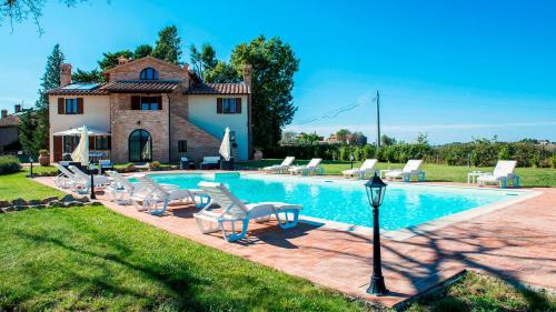 Castiglione del Lago Villa | LA TORRE DEI FAGIANI 8&2 Emma Villas