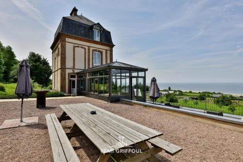 Honfleur House | La Tour de l’Estuaire Sea View & Shared Garden 6 guests