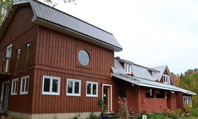 Saint-Etienne-De-Bolto Cottage | La vallée magique, grande maison familiale et rustique avec sauna.