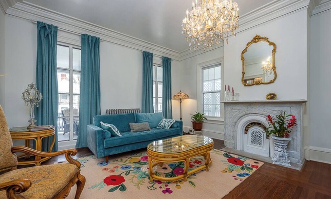 Warwick House | La Victoria 5-bedroom estate in the heart of Warwick, an Hour away from NYC