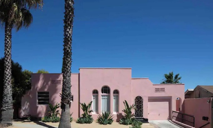 Sunset Junction Apartment | La Vie en Rose 1300 sqft Penthouse-VIEWS for days!-Book 31 nights to remove tax!