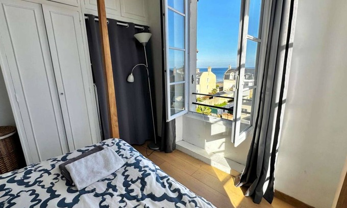 Saint-Regnobert-de-la-Cote-de-Nacre Apartment | La Vigie - 30 m de la Mer, Petite vue mer