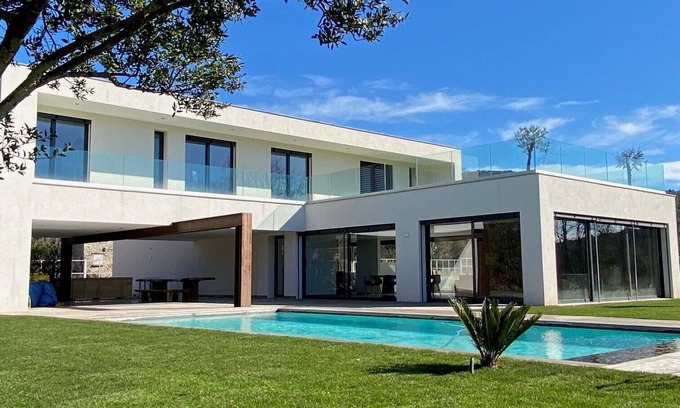 Saint-Cezaire-sur-Siagne Villa | La Villa Blanche (heated, air-conditioned swimming pool and numerous activities)