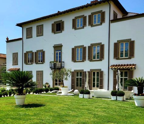 Livorno Apartment | LA VILLA APARTMENTS - Convenient for Sardinia and Corsica - 4-5 beds -Private Parking included with Camera