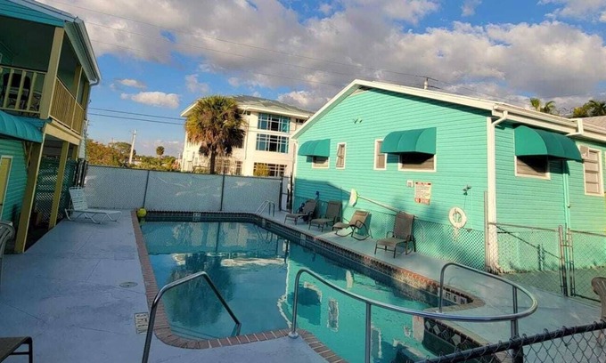 Fort Myers Beach Hotel | La Villa Resort