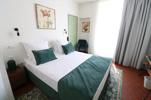 Vence Hotel | La Villa Roseraie , Hôtel Familial OUVERT TOUTE L'ANNEE