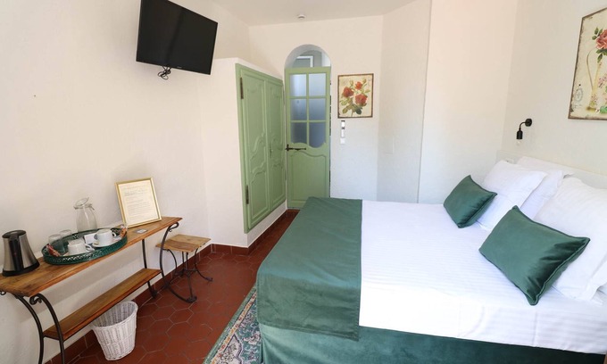 Vence Hotel | LA Villa Roseraie , Hotel Familial Ouvert Toute L Annee. Animaux Acceptes