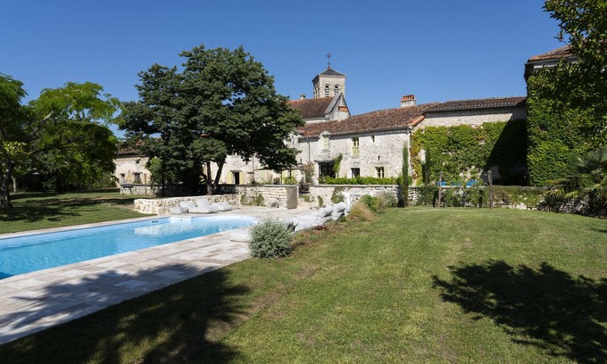 Gout-Rossignol House | La Villa Rossignol promet une escapade tranquille au milieu de la nature