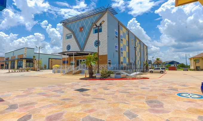 George Bush Park/Eldridge Hotel | La Vyoma Villas, Westpark Hwy 6