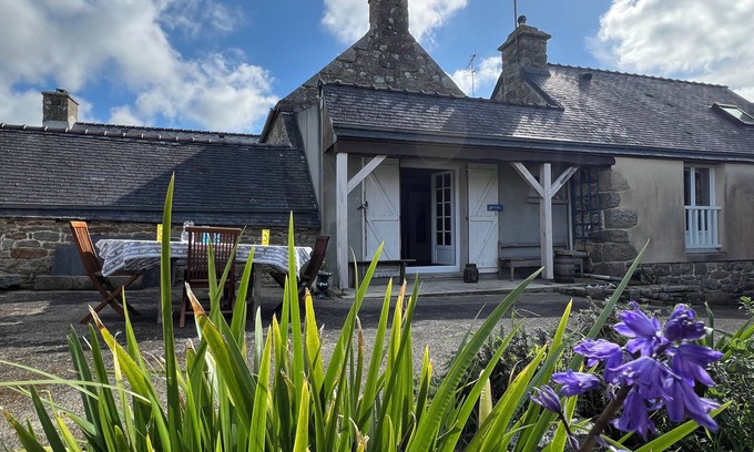 Saint-Mathieu House | LA02 Charming little stone vacation home in Lanildut