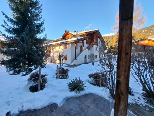 Laax Apartment | Laax Chalet by Quokka 360 - Charming Chalet with private patio