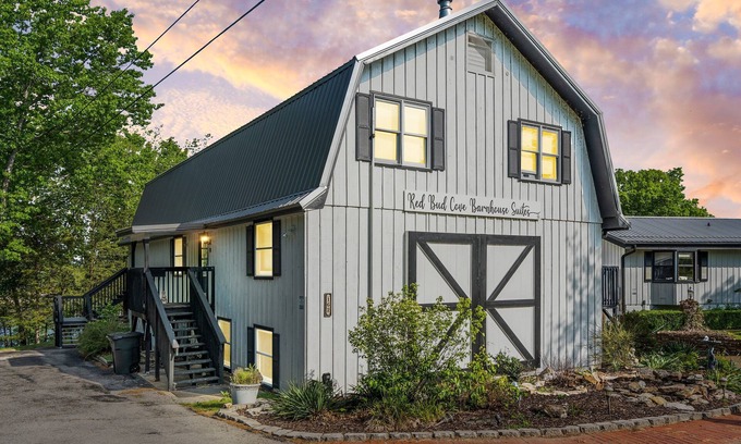 Big Cedars House | Labor Day Open-Lake Front King Suite: Full Kitchen-Deck-Shared Hot Tub-Free Tix Daily