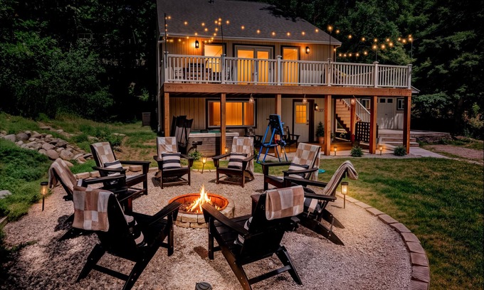 Boyne Falls Ski Chalet | Labor Day Specials! Family FUN! 4 Private Bedrooms, Hot Tub, Game room