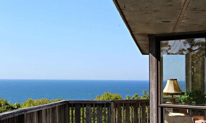 Montauk House | Labor Day weekend is available ! Amazing Ocean Views in Hither Hills
