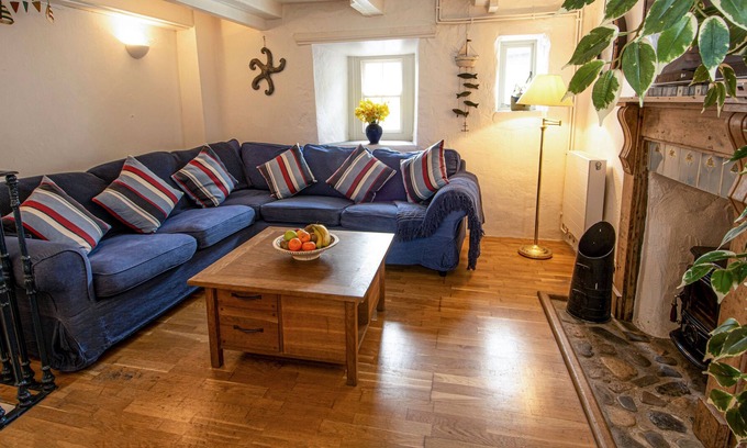 St Ives Cabin | Labour in Vain - Quirky traditional 3 bed cottage in central St.Ives