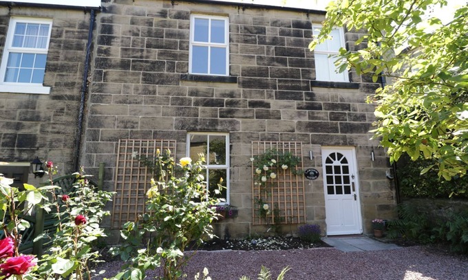 South Charlton Cottage | Laburnum Cottage