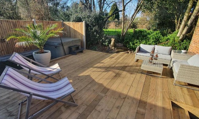 Tunstead House | Laburnum Holiday Cottage