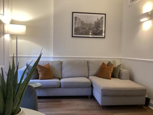 Notting Hill Apartment | Ladbroke Grove Station -Stunning, Stylish Brand new apartment
