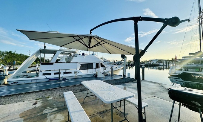 Marathon Boat Rental | Lady Blue Yacht in FL KEYS