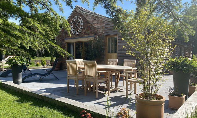 Newton Grange Cottage | LADYCROFT BARN, family friendly, with a garden in Ashbourne