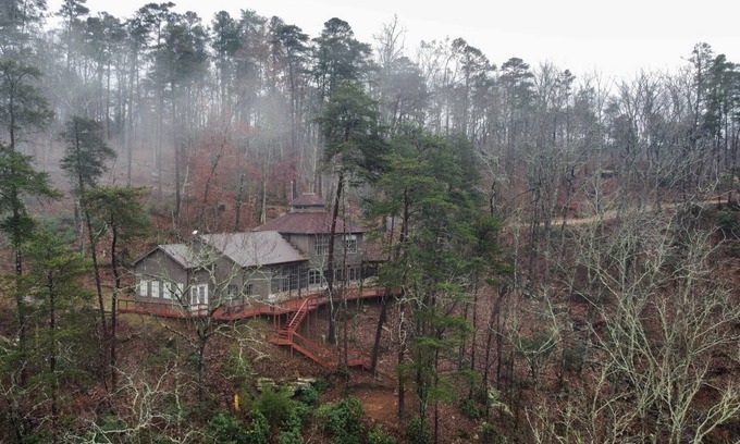 Fort Payne Cabin | Lagniappe Lodge -18 acres of amazing views and 2 waterfalls, with Internet!