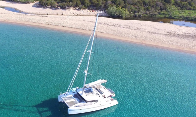 Porto-Vecchio Boat Rental | LAGOON 450F catamaran 4 double cabins 4 private bathrooms