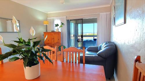 Aston Bay Apartment | Lagoon & Ocean View Retreat