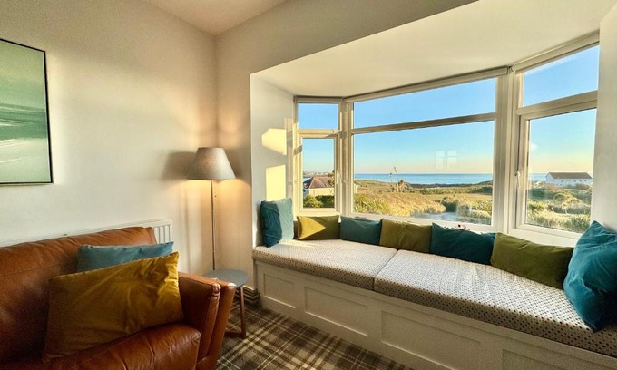 Trearddur Bay Apartment | Lagoon View - Sea View- Pet Friendly - 2 Bed Apt - En-suite