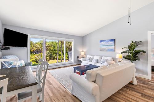 Isle of Palms Apartment | Lagoon Villa 6 - 5 Min Walk to Beach! Top Floor!