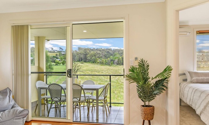 Black Head House | Laguna By The Beach | Relax | Explore | Swim