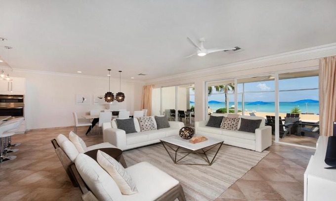Seven Mile Beach Apartment | Laguna Del Mar
