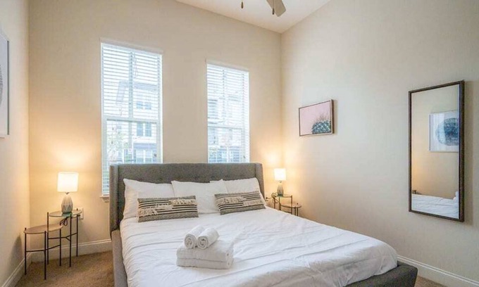 Plaza Midwood Apartment | Laid-Back 1BR w/ Comfy Living Room and Bar