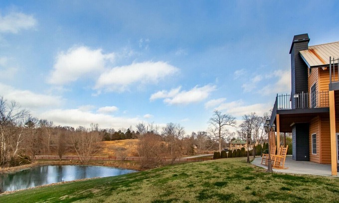 Lenoir City House | Laid-Back Lodge - Spacious Retreat in Lenoir City!
