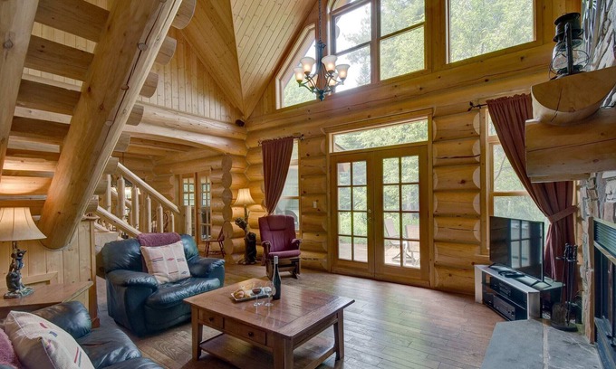 Fiddler Lake Resort Ski Chalet | Lake access and indoor hot tub and terrace